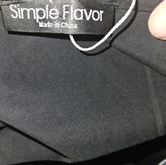 Simple Flavor Womans Black Vneck Top Size Xl NWT - Picture 8 of 13